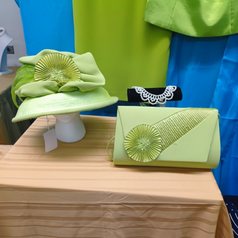 Lime Green  hat and matching  purse. Demi by Milano brand,, SLIGHTLY  worn.